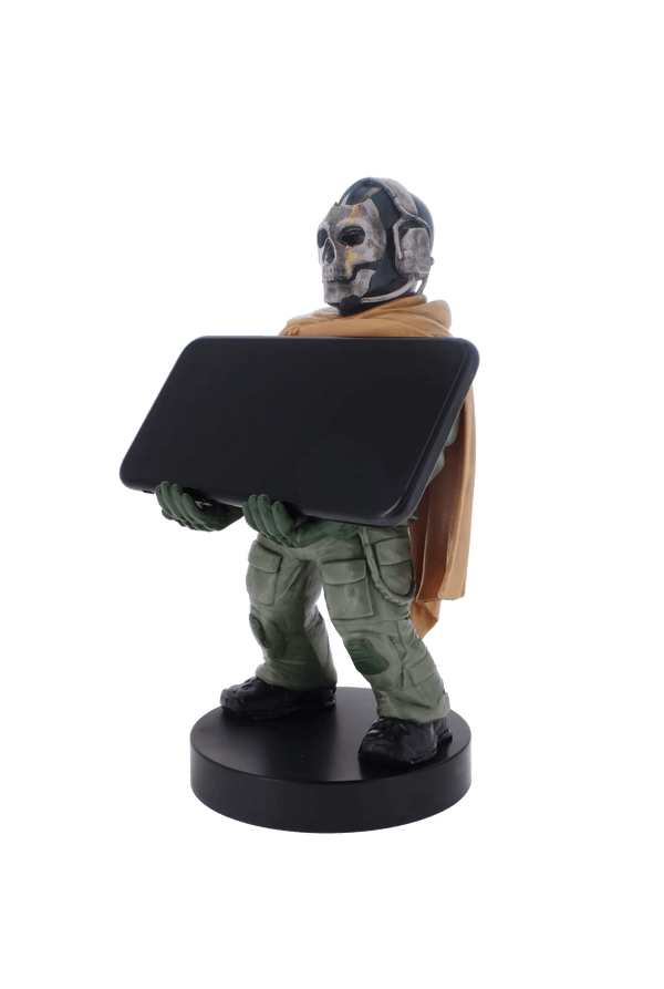 Call of Duty - Ghost Warzone Cable Guy holding a controller